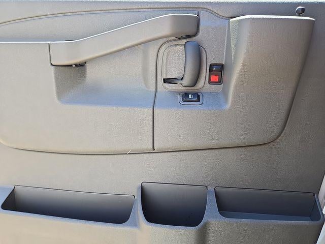 2025 GMC Savana Cargo Base