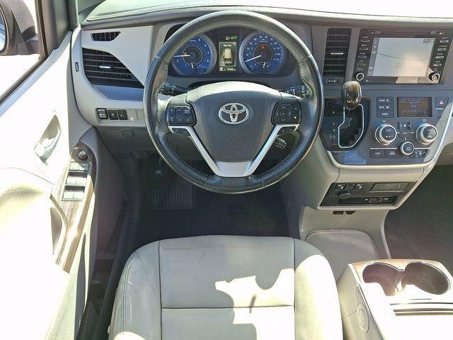2020 Toyota Sienna XLE