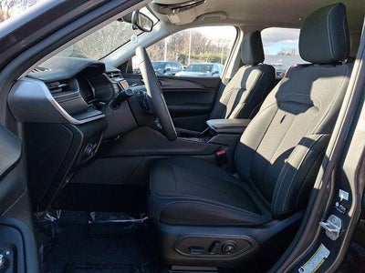 2023 Jeep Grand Cherokee Laredo 4x4