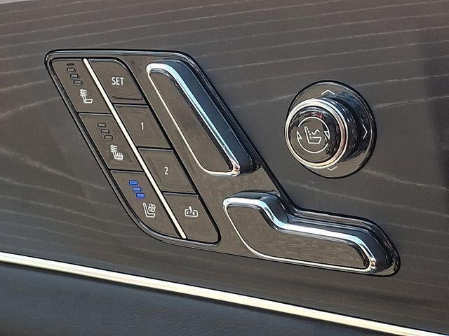 2024 Cadillac LYRIQ Luxury 2
