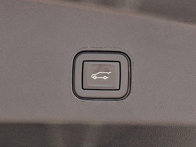 2024 Cadillac LYRIQ Luxury 2
