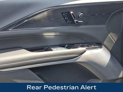 2024 Cadillac LYRIQ Luxury 2