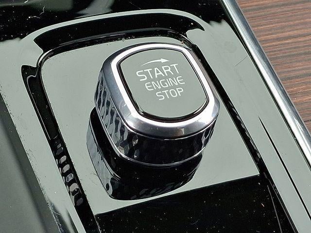 2024 Volvo S60 Plus Dark Theme