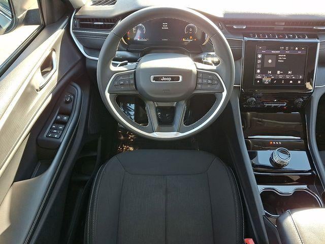 2023 Jeep Grand Cherokee Laredo 4x4