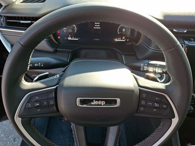 2023 Jeep Grand Cherokee Laredo 4x4