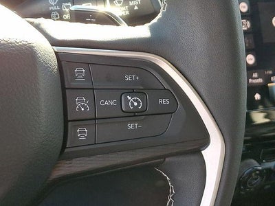 2023 Jeep Grand Cherokee Laredo 4x4