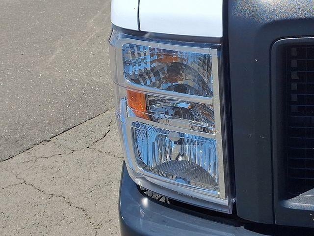 2024 Ford E-Series Cutaway Base