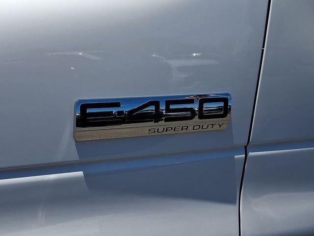 2024 Ford E-Series Cutaway Base