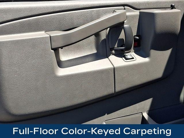 2025 Chevrolet Express Passenger 1LT