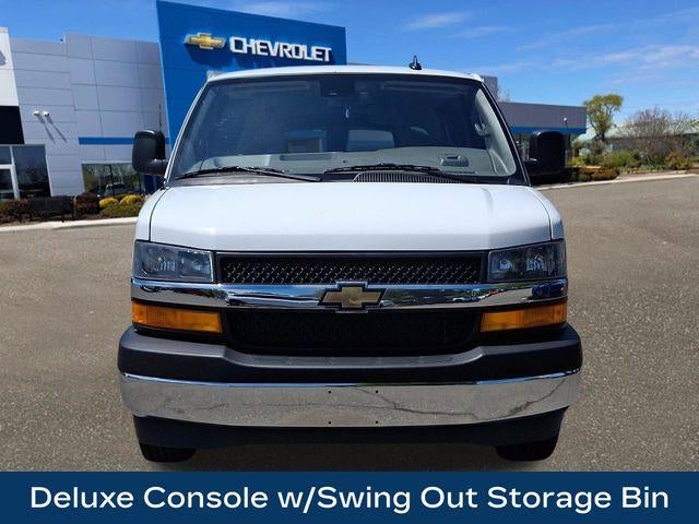 2025 Chevrolet Express Passenger 1LT