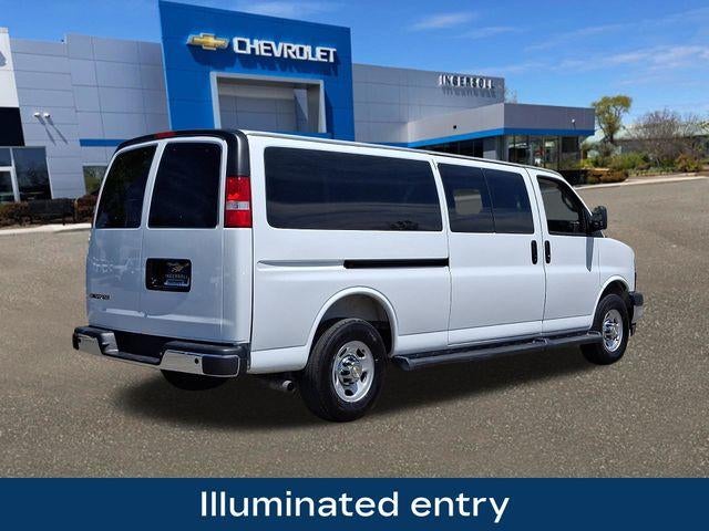 2025 Chevrolet Express Passenger 1LT