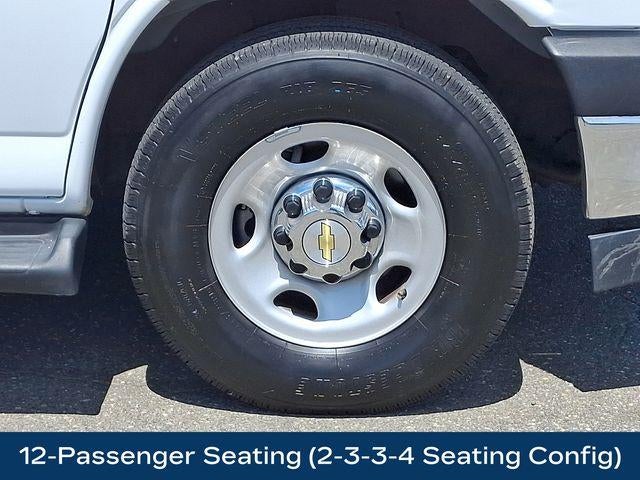 2025 Chevrolet Express Passenger 1LT