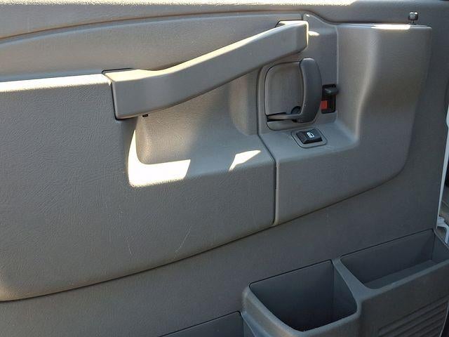 2025 GMC Savana Cargo Base