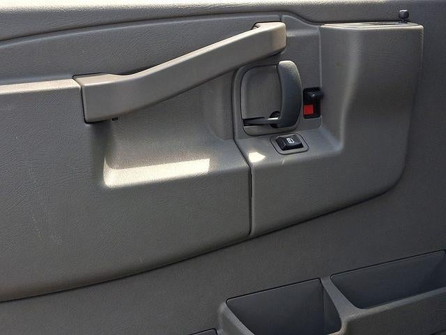 2025 GMC Savana Cargo Base