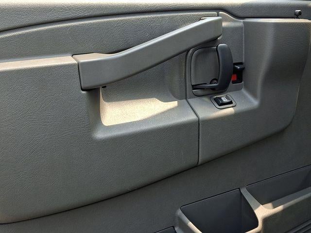 2025 GMC Savana Cargo Base