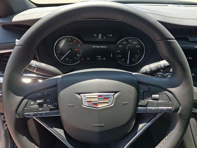 2025 Cadillac XT6 Luxury