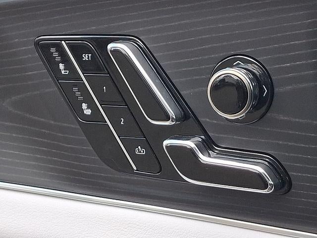 2024 Cadillac LYRIQ Luxury 1