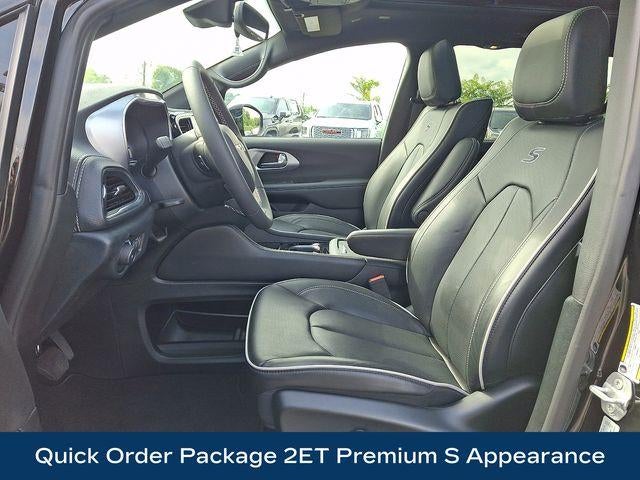 2025 Chrysler Pacifica Hybrid Premiuim S Appearance Package