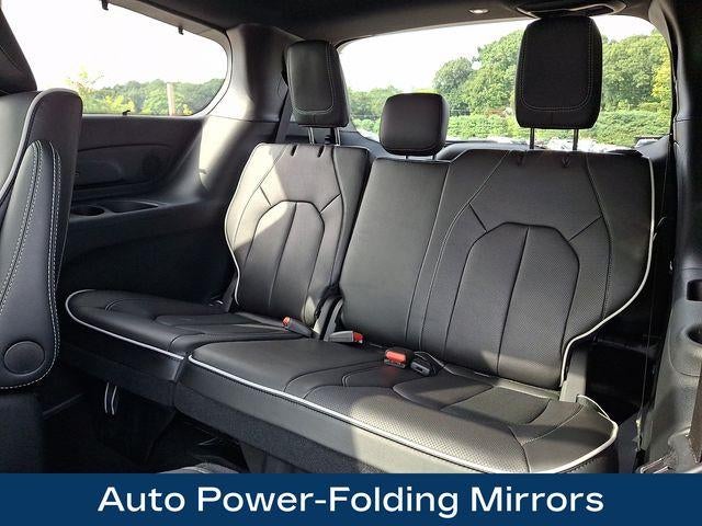 2025 Chrysler Pacifica Hybrid Premiuim S Appearance Package