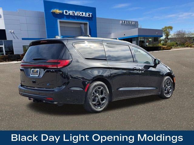 2025 Chrysler Pacifica Hybrid Premiuim S Appearance Package