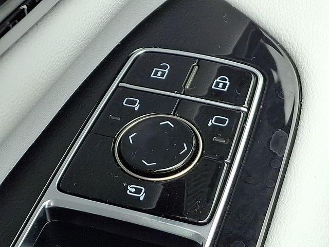 2025 Cadillac OPTIQ Luxury 2