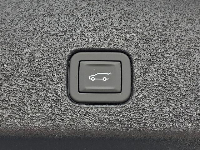 2025 Cadillac OPTIQ Luxury 2