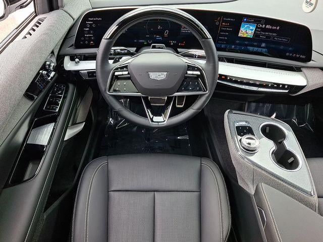 2025 Cadillac OPTIQ Luxury 2