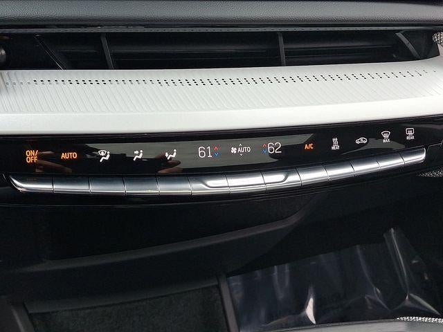 2025 Cadillac OPTIQ Luxury 2