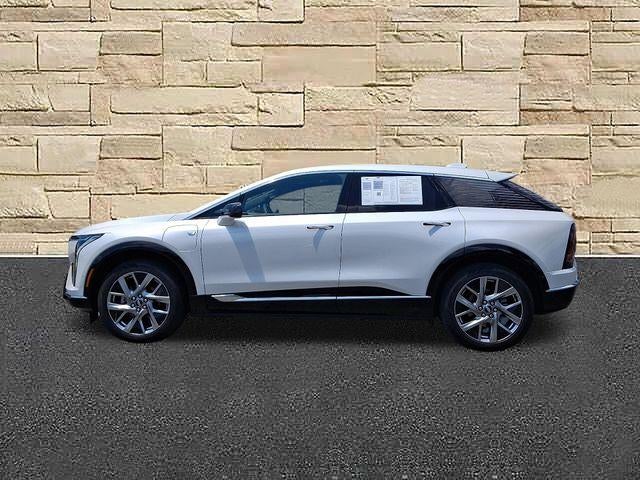 2025 Cadillac OPTIQ Luxury 2