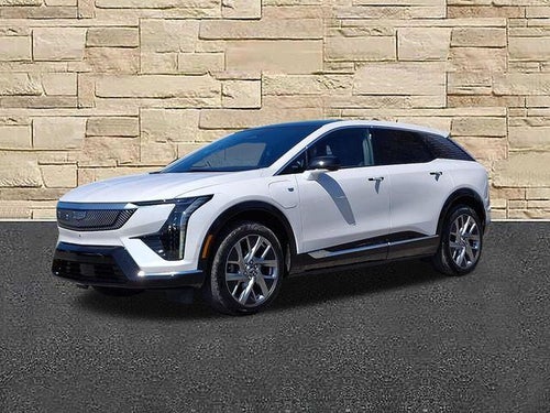 2025 Cadillac OPTIQ Luxury 2