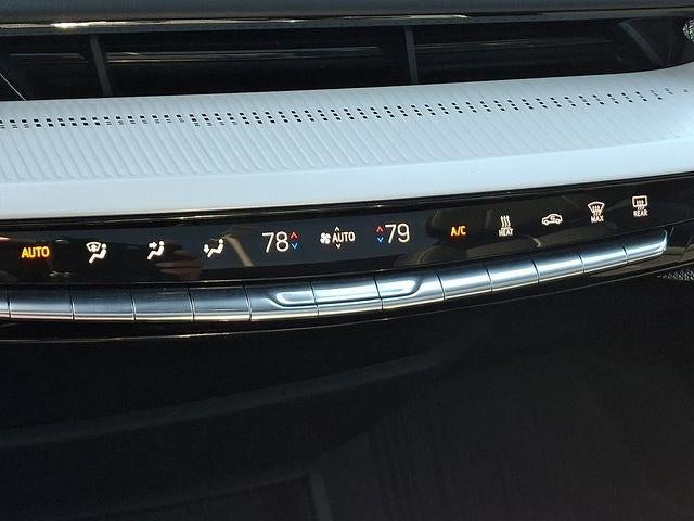 2025 Cadillac OPTIQ Luxury 2