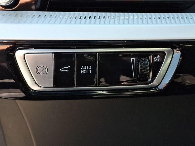 2025 Cadillac OPTIQ Luxury 2