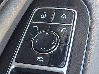 2025 Cadillac OPTIQ Luxury 2