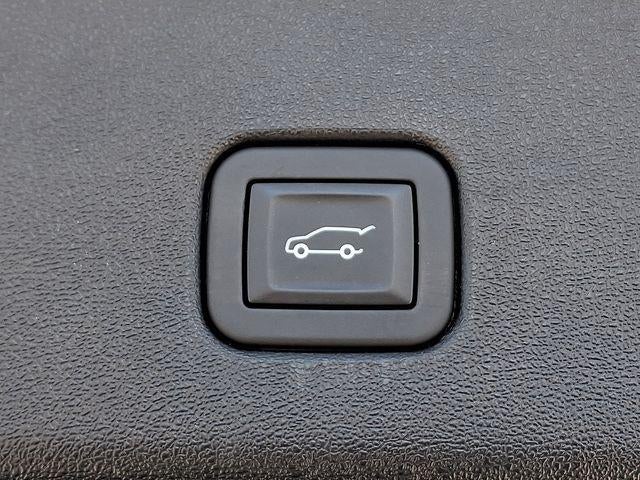 2025 Cadillac OPTIQ Luxury 2