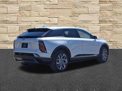 2025 Cadillac OPTIQ Luxury 2