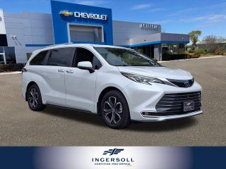 2025 Toyota Sienna Platinum