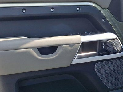 2023 Land Rover Defender 110 SE