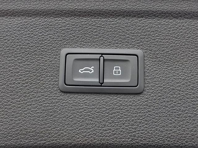 2025 Audi SQ5 Premium Plus TFSI quattro Tiptronic