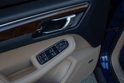 2022 Porsche Macan Base