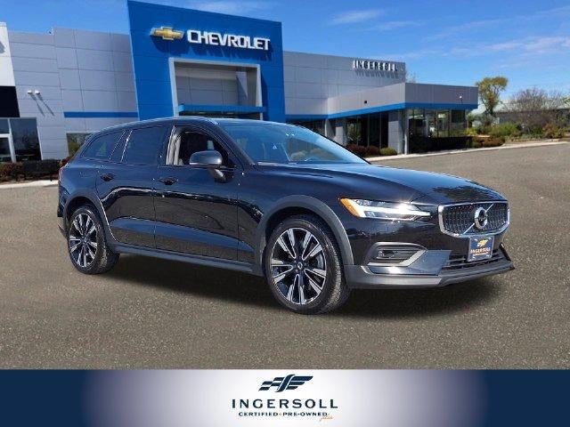 2022 Volvo V60 Cross Country Base