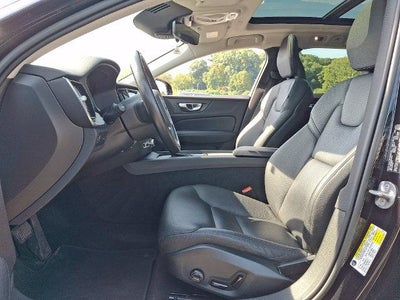2022 Volvo V60 Cross Country Base