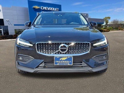 2022 Volvo V60 Cross Country Base