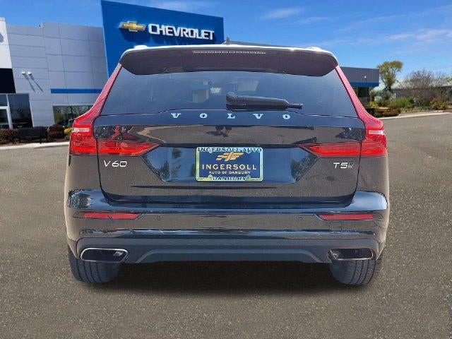 2022 Volvo V60 Cross Country Base