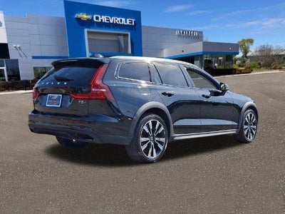 2022 Volvo V60 Cross Country Base