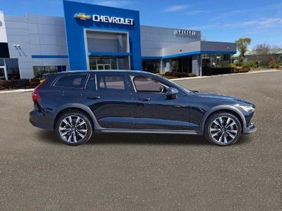 2022 Volvo V60 Cross Country Base