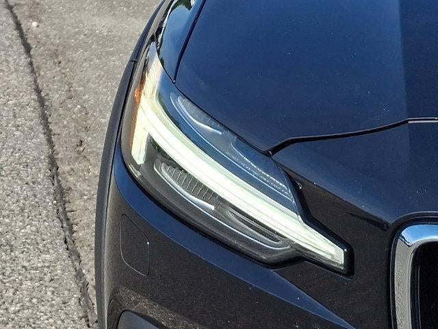2022 Volvo V60 Cross Country Base