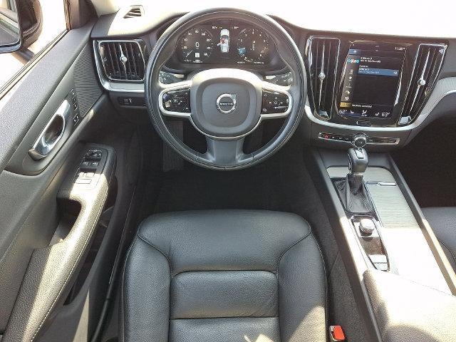 2022 Volvo V60 Cross Country Base