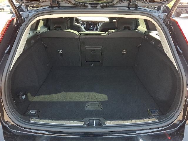 2022 Volvo V60 Cross Country Base