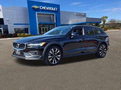 2022 Volvo V60 Cross Country Base