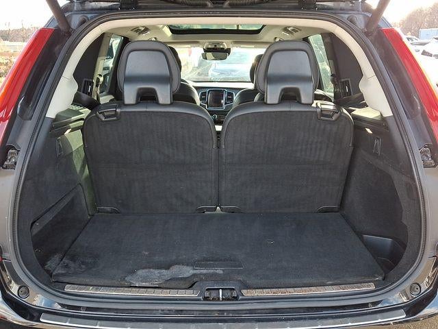 2016 Volvo XC90 T6 Momentum